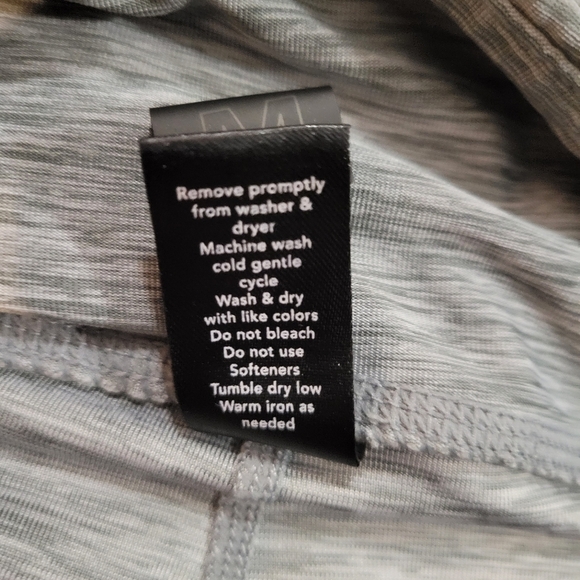 R8 Women's Heather grey leggings with reflective pattern on the sides size Med - Picture 6 of 9